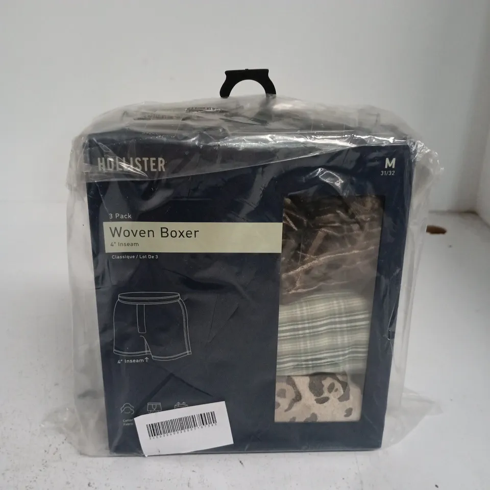 BOXED HOLLISTER 3 PACK WOVEN BOXER - MEDIUM