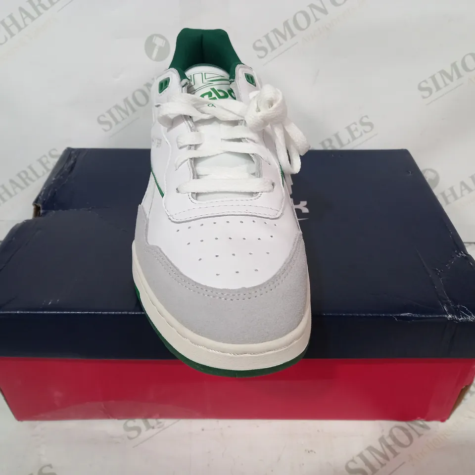 BOXED PAIR OF REEBOK BB 4000 II TRAINERS IN WHITE/GREEN UK SIZE 9
