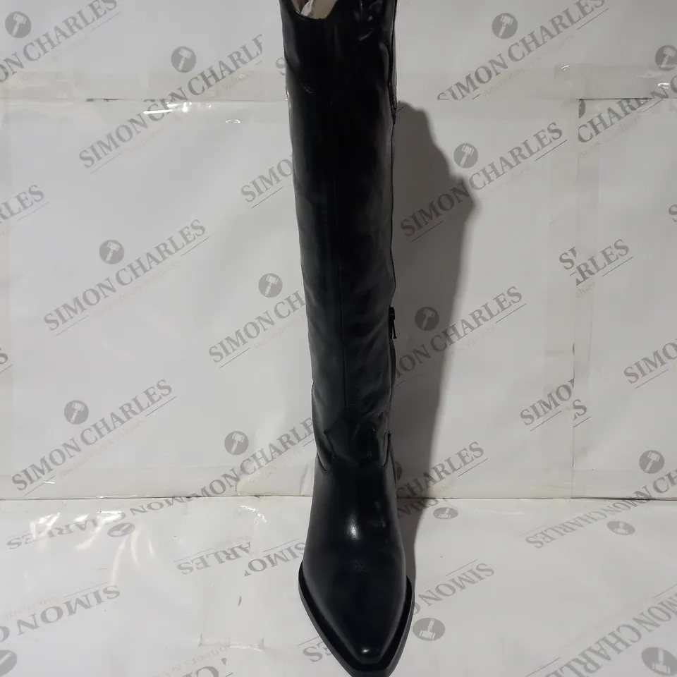 BOXED PAIR OF DUNE LONDON TENNESS KNEE HIGH WESTERN BOOTS IN BLACK SIZE 6
