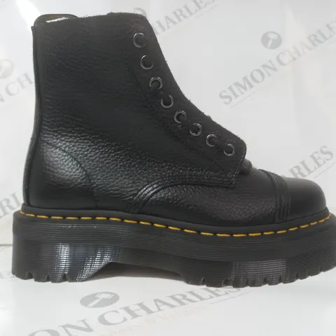BOXED PAIR OF DR MARTENS ANKLE BOOTS IN BLACK UK SIZE 6