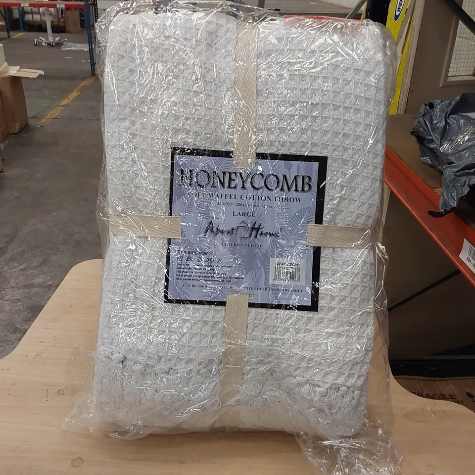 BAGGED HONEYCOMB SOFT WAFFLE COTTON THROW BLANKET // 228 X 254CM (1 ITEM)