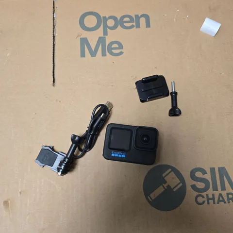 GOPRO HERO11 BLACK ACTION CAMERA WITH MOUNT & USB CABLE