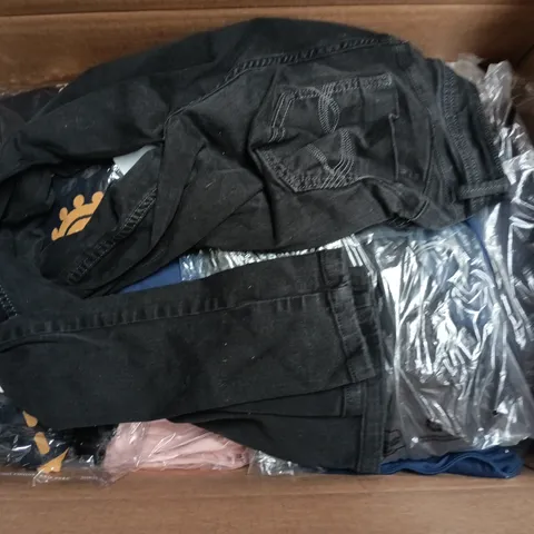 LARGE BOX OF APPROXIMATELY 25 ASSORTED CLOTHING ITEMS IN VARIOUS COLOURS, STYLES AND SIZES - COLLECTION ONLY