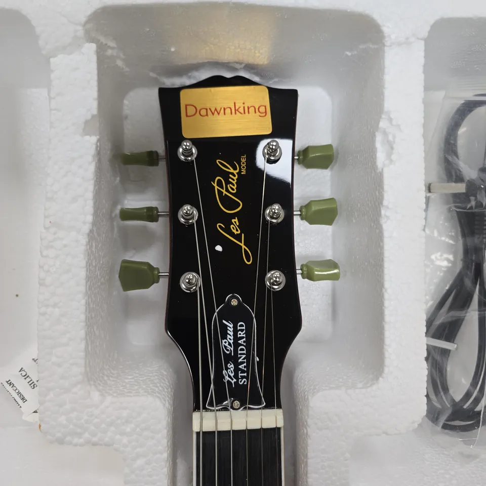 LES PAUL‑STYLE ELECTRIC GUITAR – SUNBURST 
