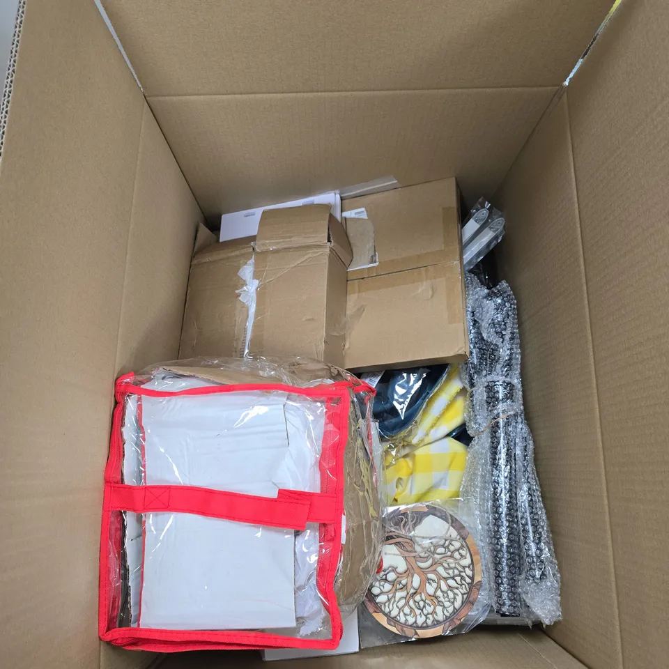 APPROXIMATELY 20 HOUSEHOLD ITEMS INCLUDING: LAPTOP BAG, BACKPACK AND KIDS TENT