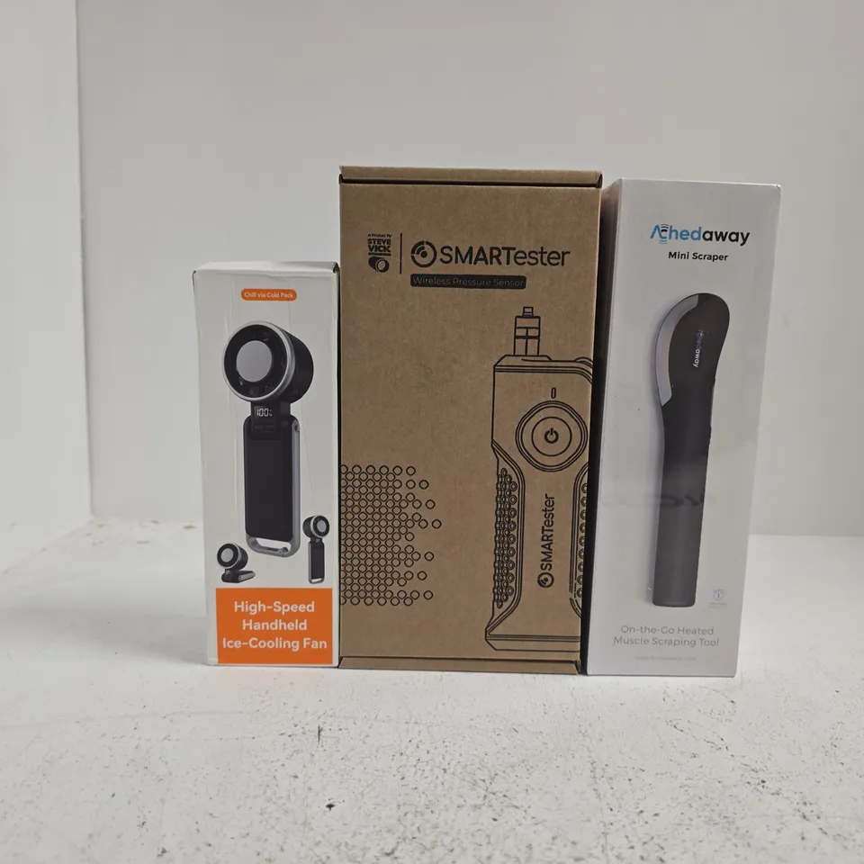 APPROXIMATELY 10 ASSORTED HOUSEHOLD ITEMS TO INCLUDE MINI SCRAPER, HANDHELD FAN, ETC