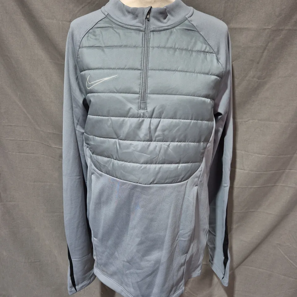 NIKE THERMA-FIT LIGHTWEIGHT 1/4 ZIP IN GREY SIZE S