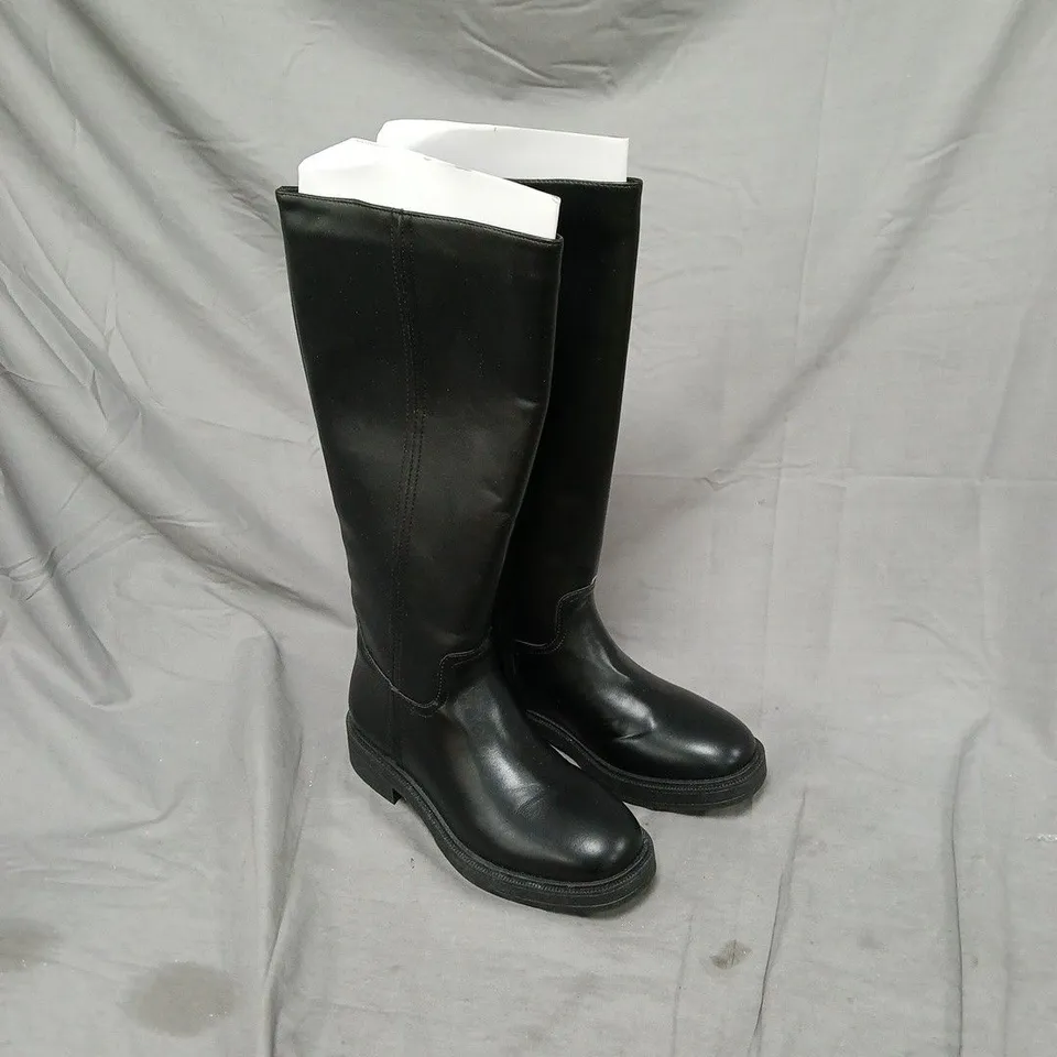 NEW LOOK WOMEN'S BLACK LEATHER KNEE-HIGH BOOTS, UK SIZE 4. UNBOXED