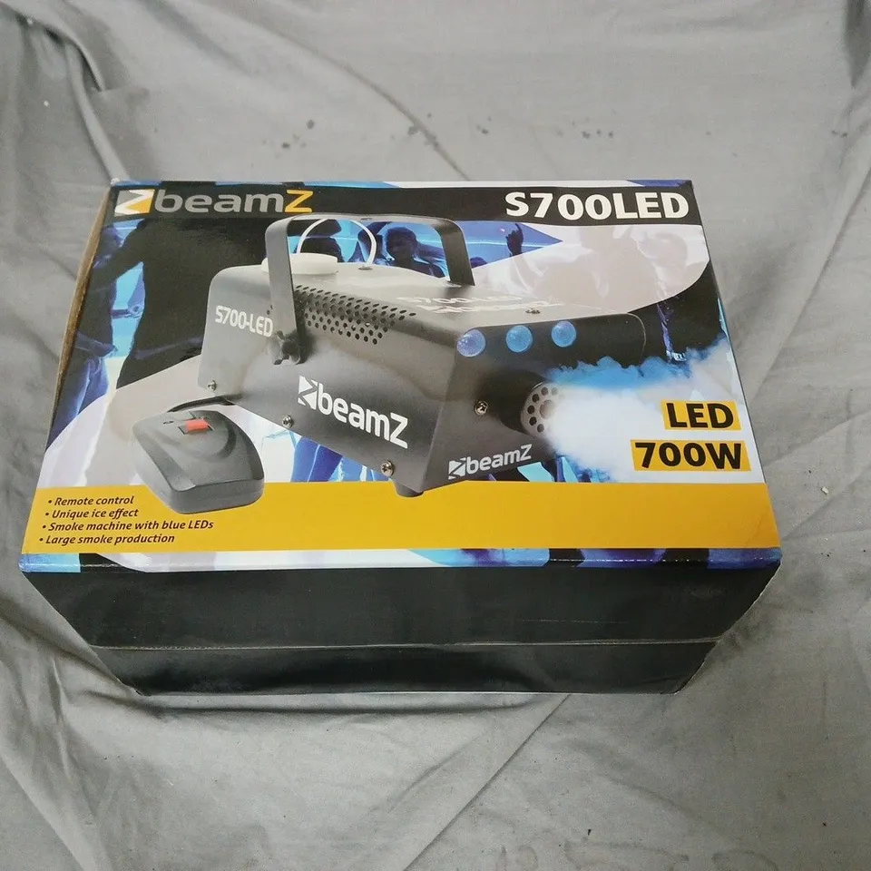 BEAMZ S700LED SMOKE MACHINE WITH BLUE LEDS – 700W