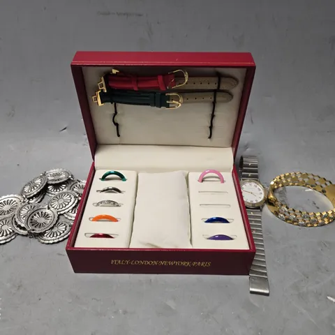APPROXIMATELY 15 ASSORTED JEWELLERY ITEMS TO INCLUDE - WATCH , RINGS , NECKLACE ETC