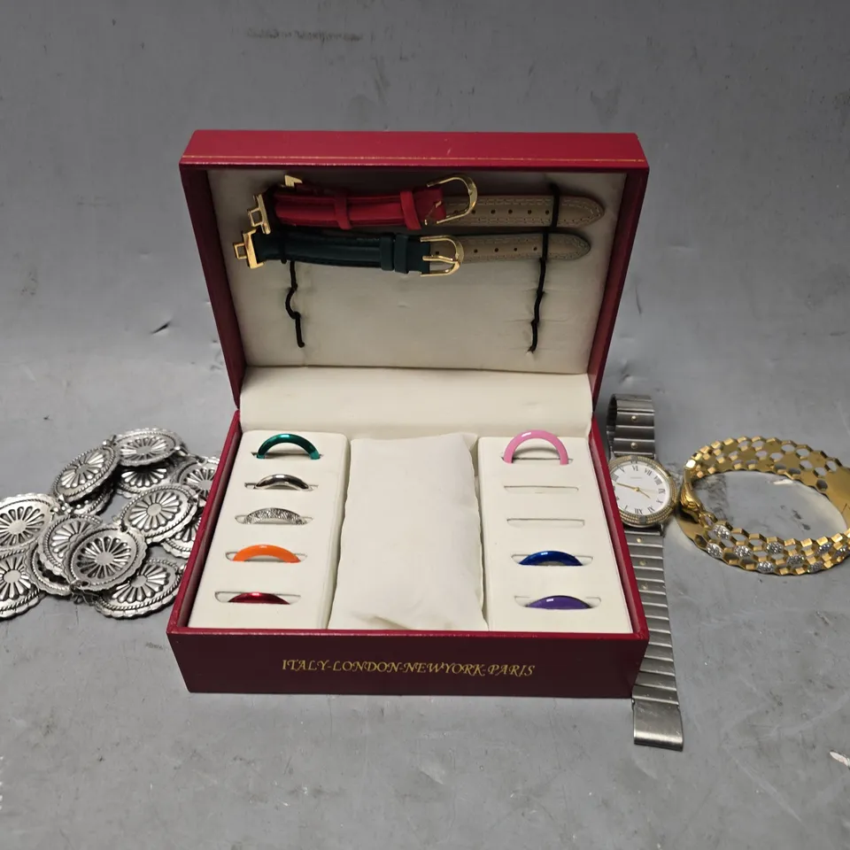 APPROXIMATELY 15 ASSORTED JEWELLERY ITEMS TO INCLUDE - WATCH , RINGS , NECKLACE ETC