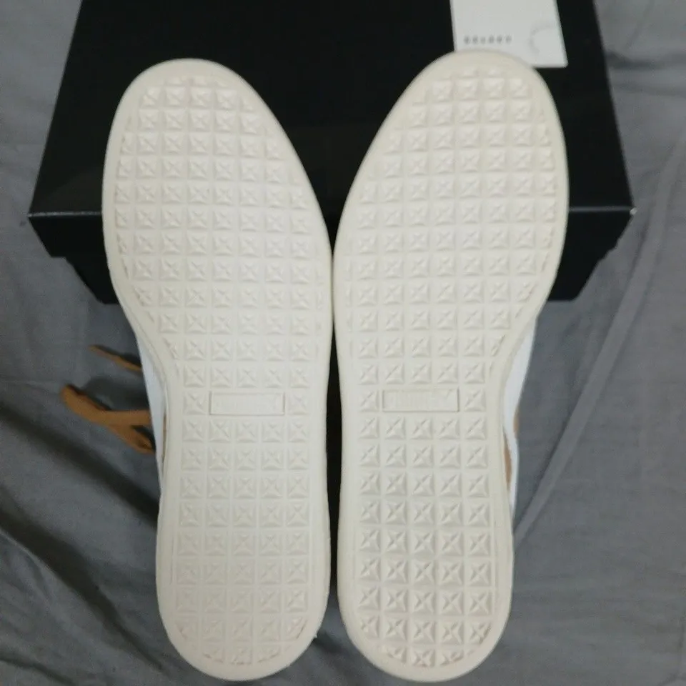 BOXED PUMA SUEDE CHARLES F. STEAD V TRAINERS IN HONEY BUTTER & WHITE - UK 10