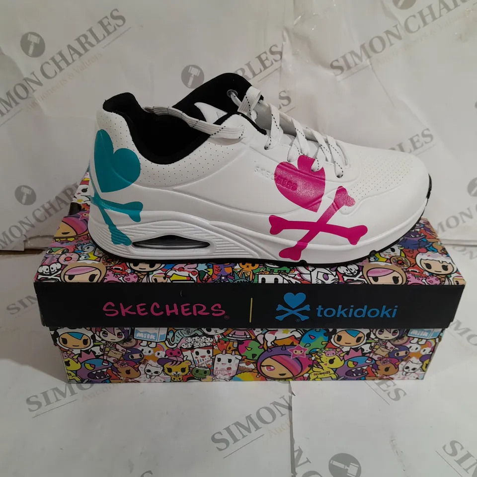 BOXED SKECHERS TOIDOKI TRAINERS SIZE 7