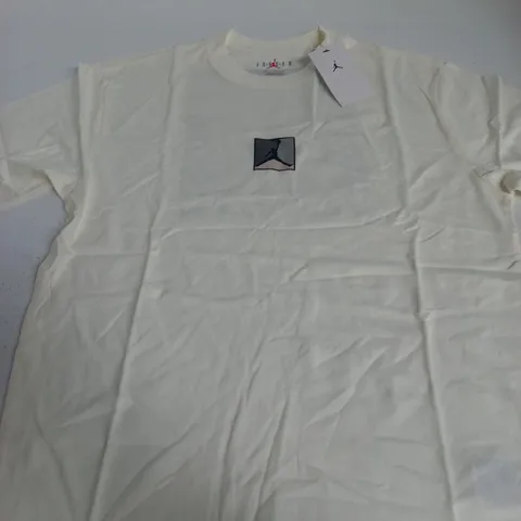 AIR JORDAN X WHITE GRAPHIC TEE - SIZE M