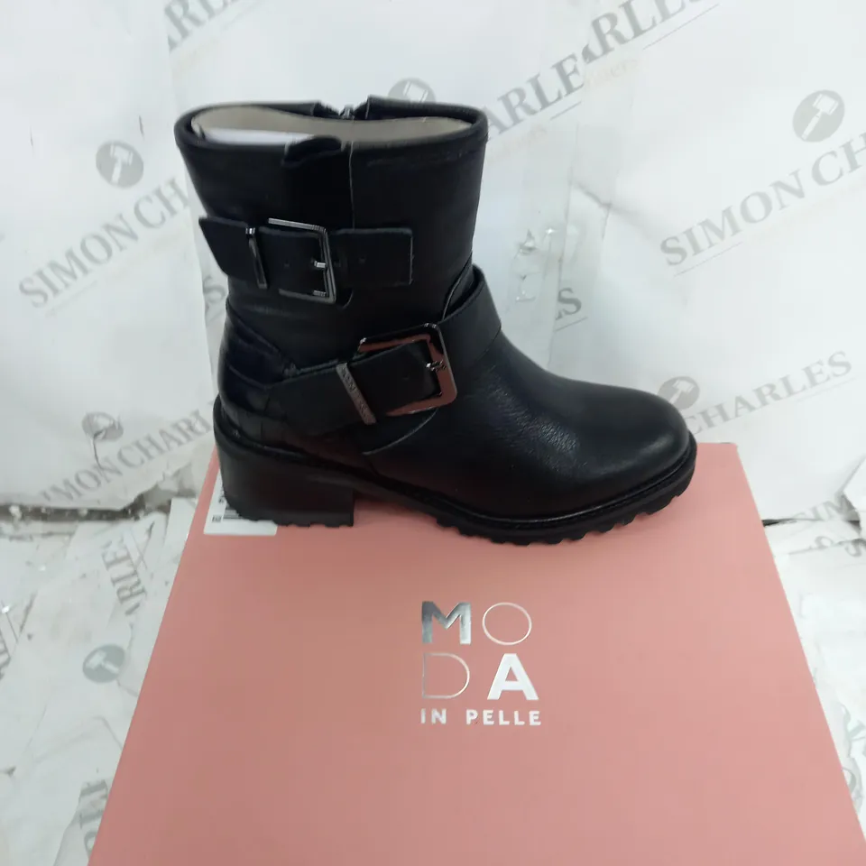 BOXED MODA IN PELLE CORNELLE BLACK LEATHER BOOTS - UK 4