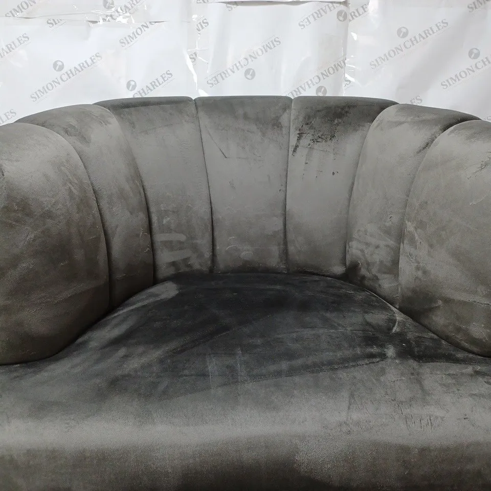 MY HOME STORIES VELVET ARMCHAIR