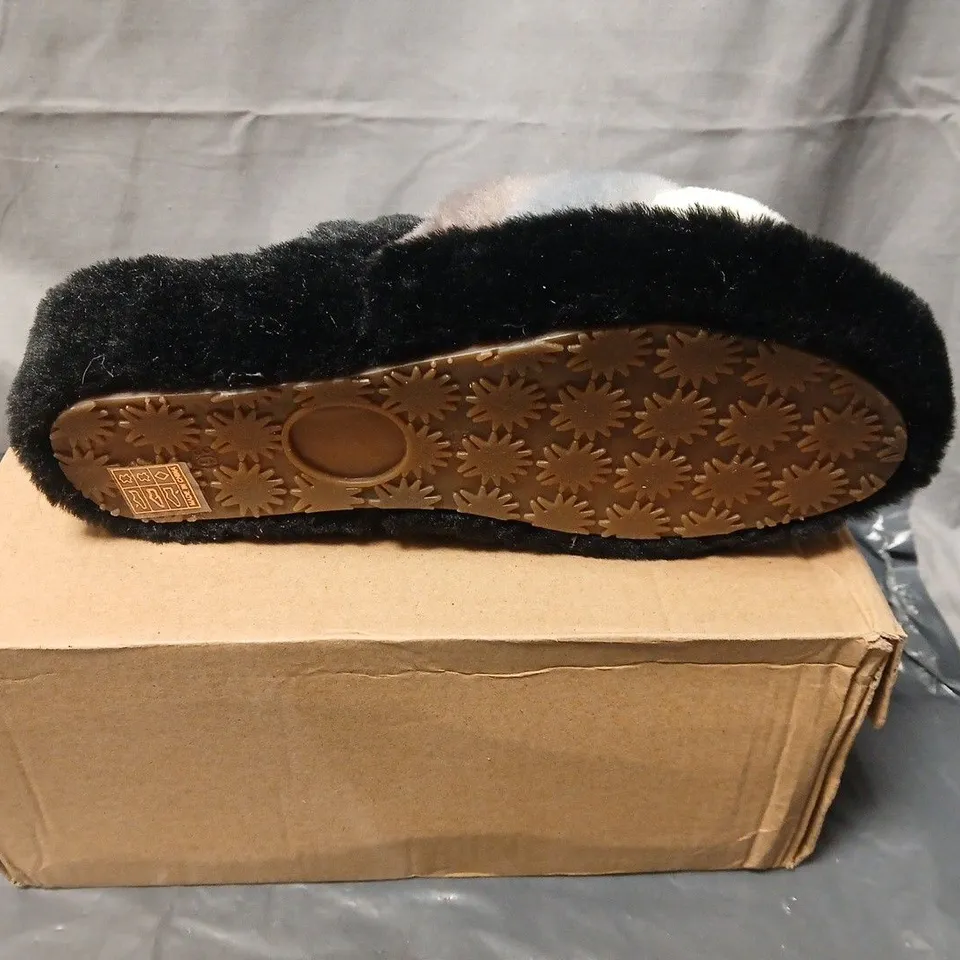 WOMEN'S FAUX FUR STRIPED SLIP-ON SLIPPERS – BLACK WITH CREAM, GREY & BROWN STRAPS. SIZE EU36