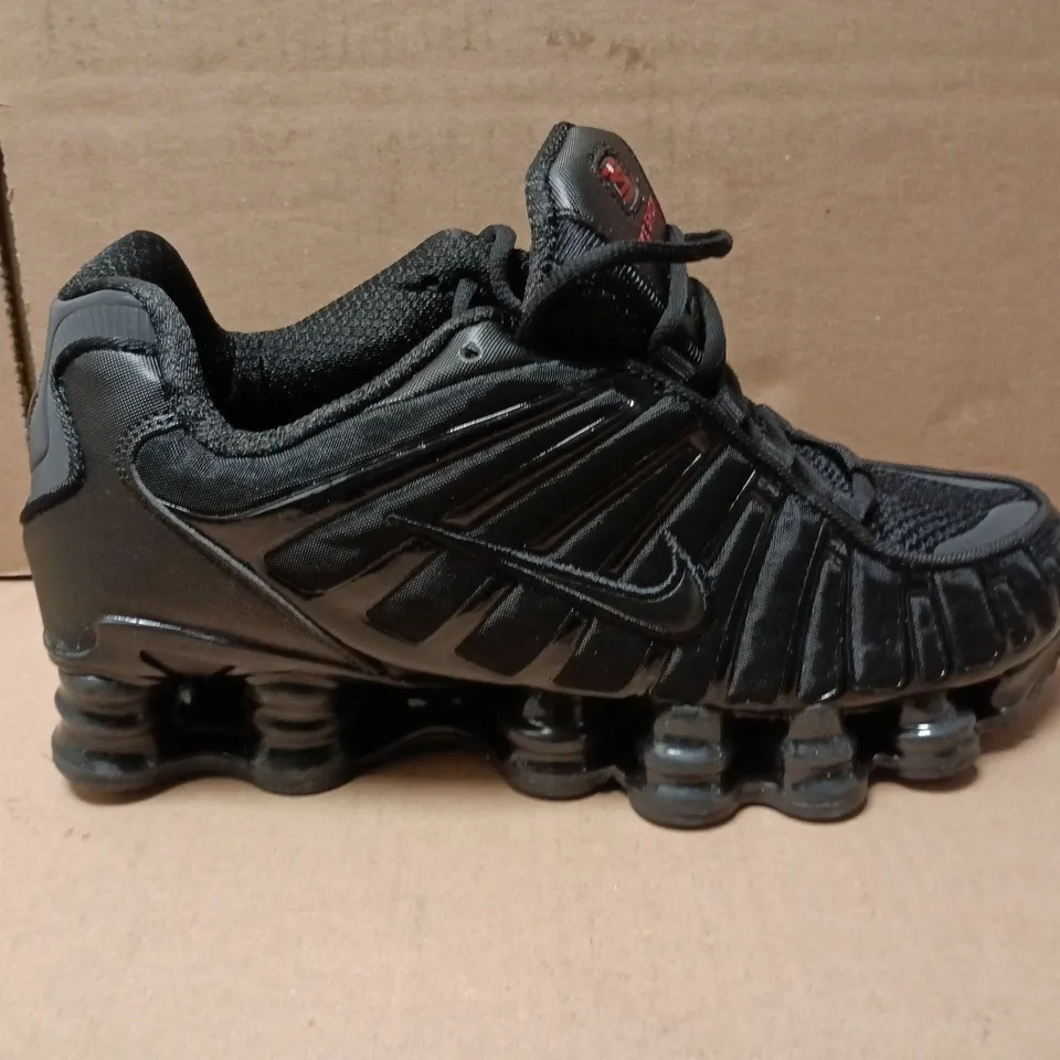 NIKE SHOX BLACK RUNNING SHOES SIZE 8.5