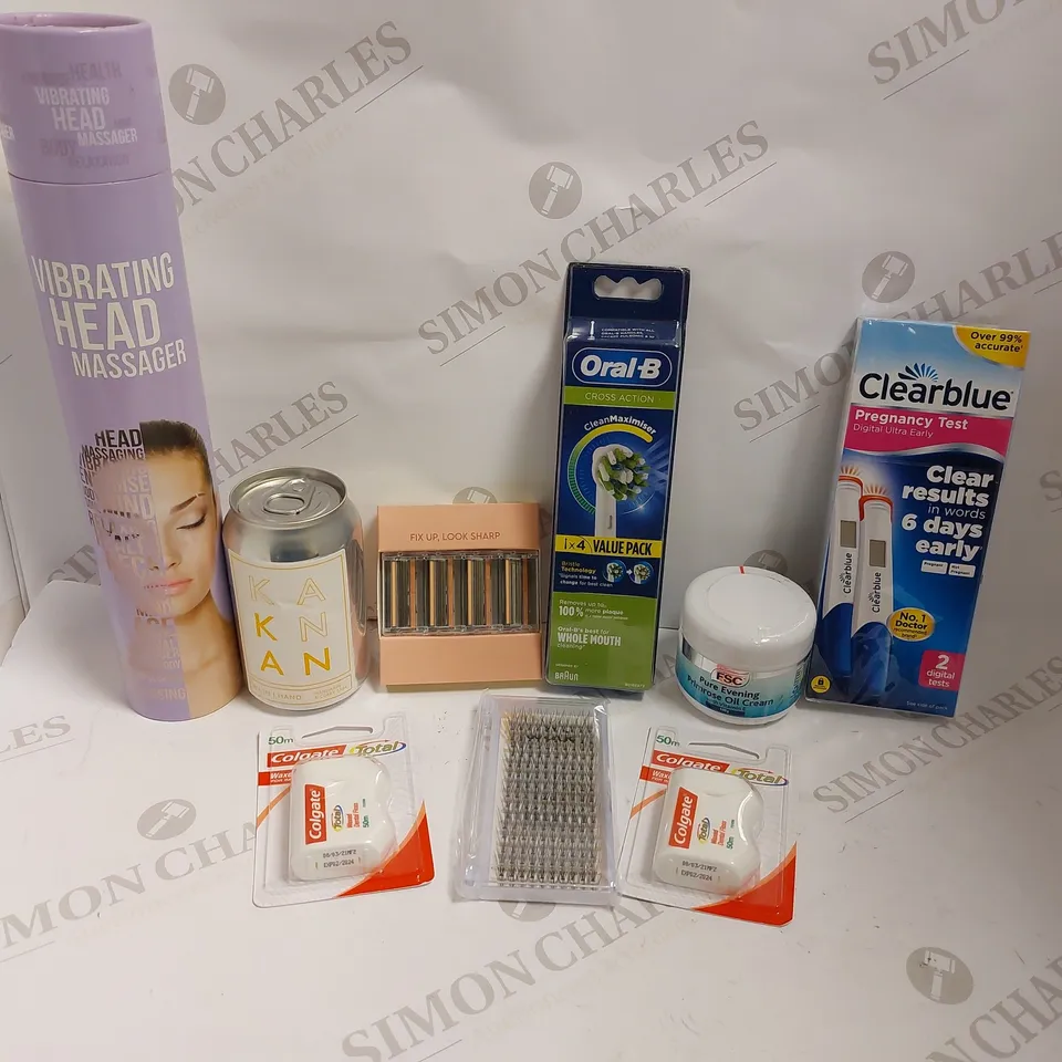 BOX OF APPROX 15 COSMETIC ITEMS TO INCLUDE ORAL-B REPLACEMENT HEADS, CLEARBLUE PREGNANCY TESTS AND COLGATE FLOSS