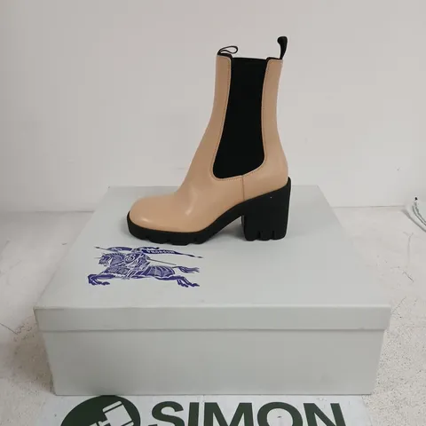 BURBERRY CHELSEA BOOTS – BEIGE LEATHER, BLACK ELASTIC, BLOCK HEEL – UK 5.5 (EU 38.5)