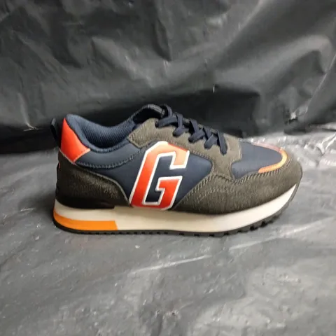 GAP JUNIOR TRAINERS– NAVY/GREY WITH ORANGE ACCENTS (LOGOED SIDE PANEL) SIZE 1