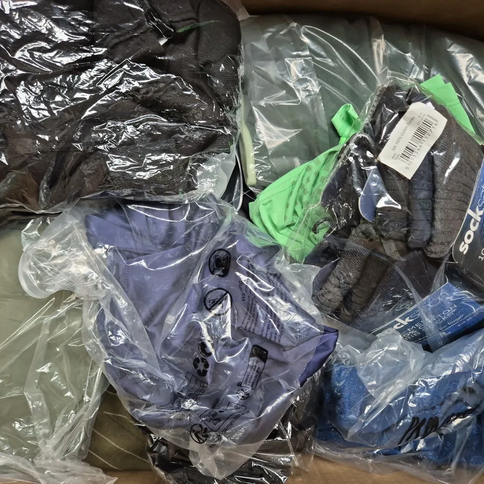 BOX OF APPROXIMATELY 20 ASSORTED CLOTHING AND FASHION PRODUCTS IN VARIOUS STYLES AND SIZES - COLLECTION ONLY