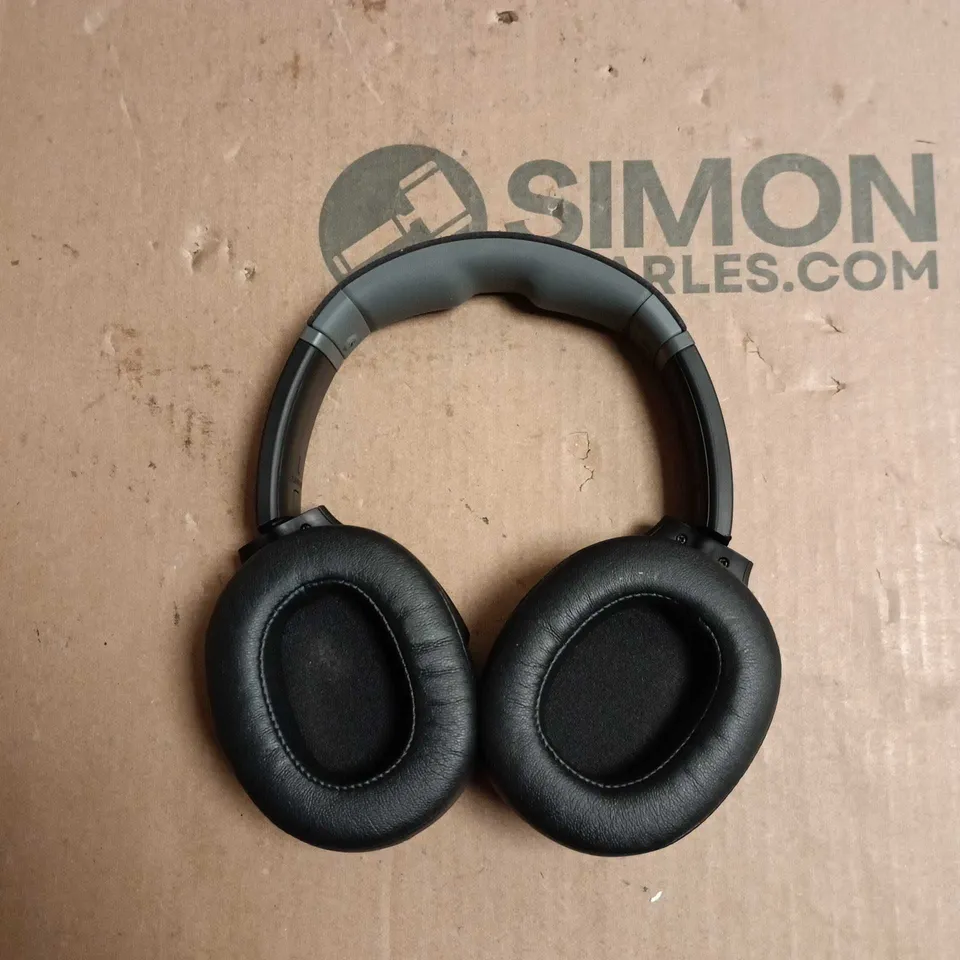 SKULL CANDY OVER-EAR WIRELESS HEADPHONES – BLACK 