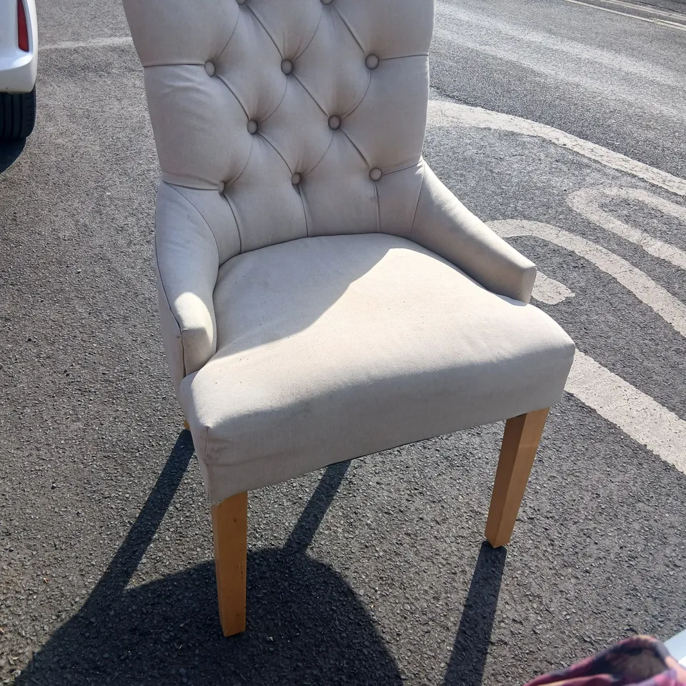 THREE BEIGE TUFTED UPHOLSTERED ARMCHAIR WITH WOODEN LEGS AND RUG