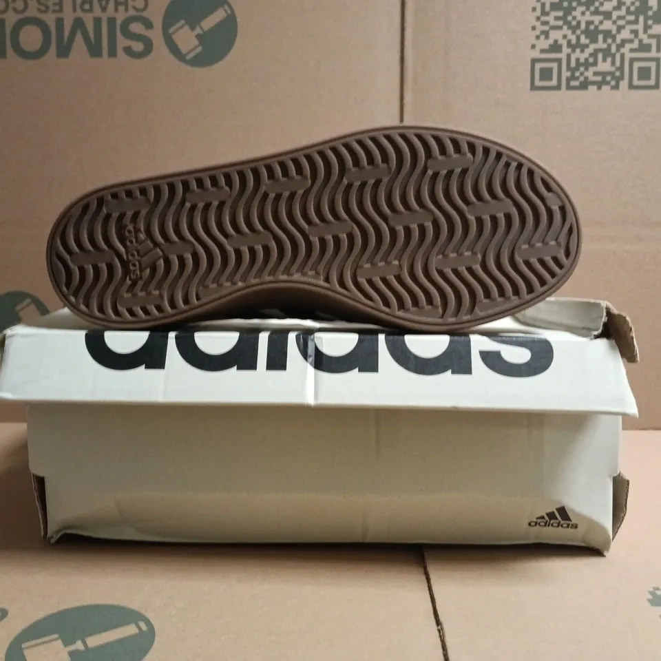 BOXED PAIR OF ADIDAS VL COURT TRAINERS IN WHITE/BLACK SIZE UK 6