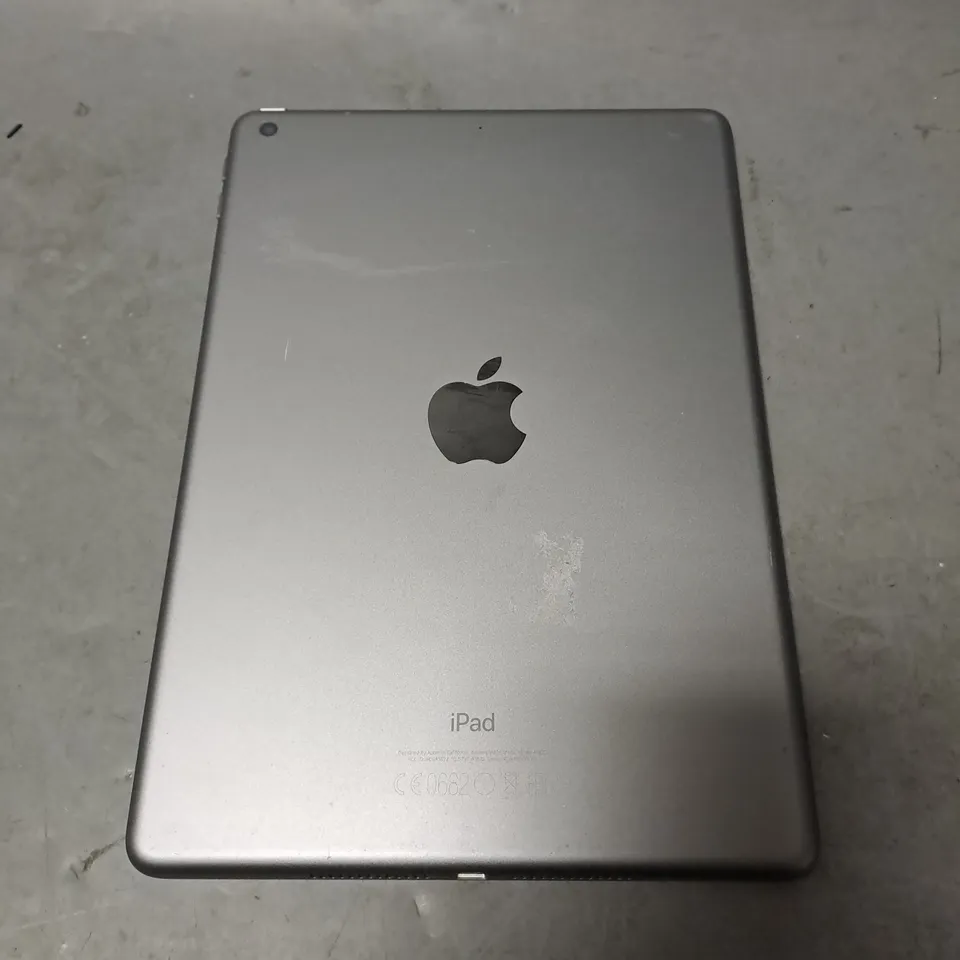 APPLE IPAD A1822 