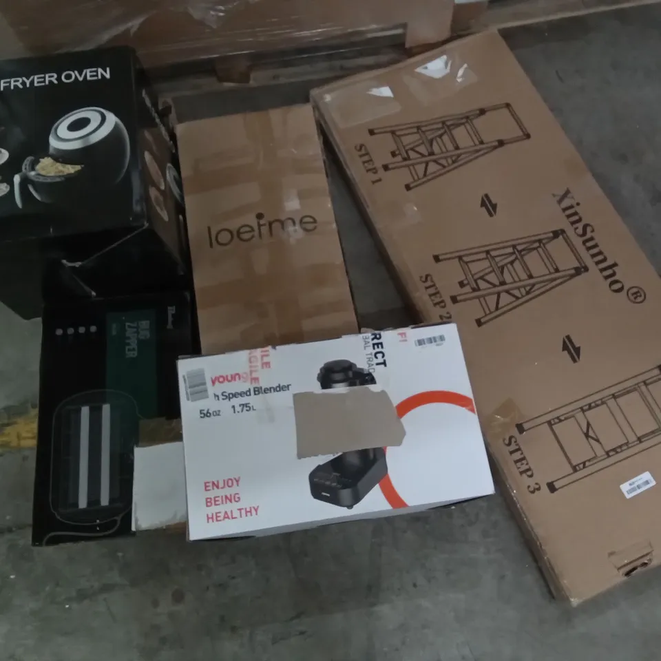 PALLET OF ASSORTED ITEMS INCLUDING AIR FRYER OVEN, XINSUNHO STEP LADDER, BUG ZAPPER, HIGH SPEED BLENDER, ACCSTORE WASHING MACHINE RACK, ACCSTORE DRYING RACK