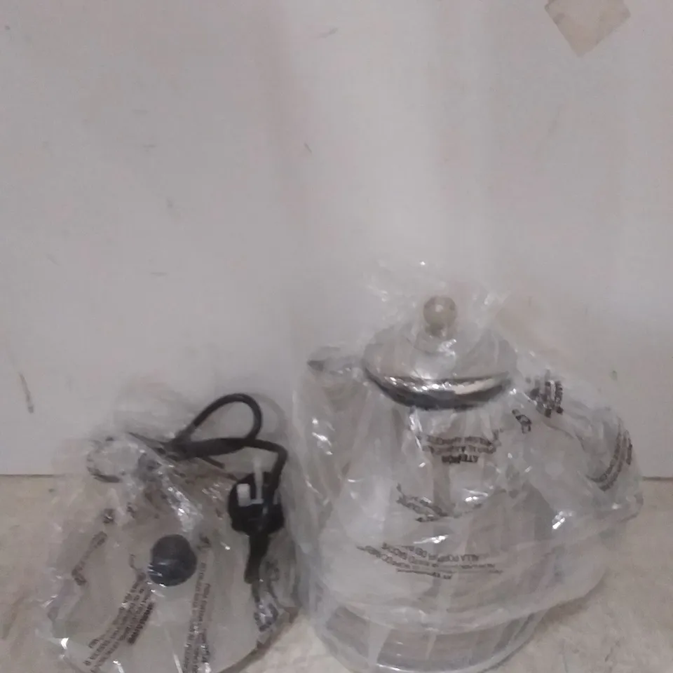 BOXED DELONHI SCOLPITO KETTLE - BEIGE RRP £124.99
