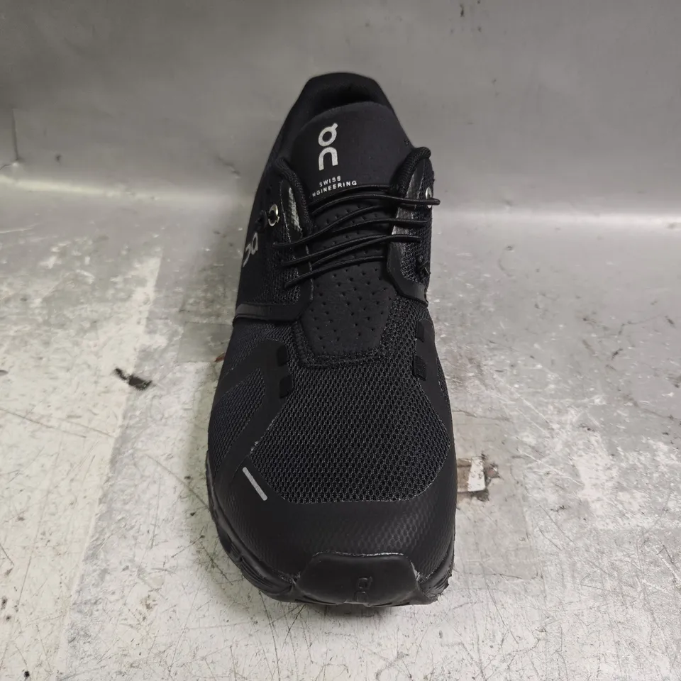 PAIR OF ON SHOES IN BLACK SIZE UK 9