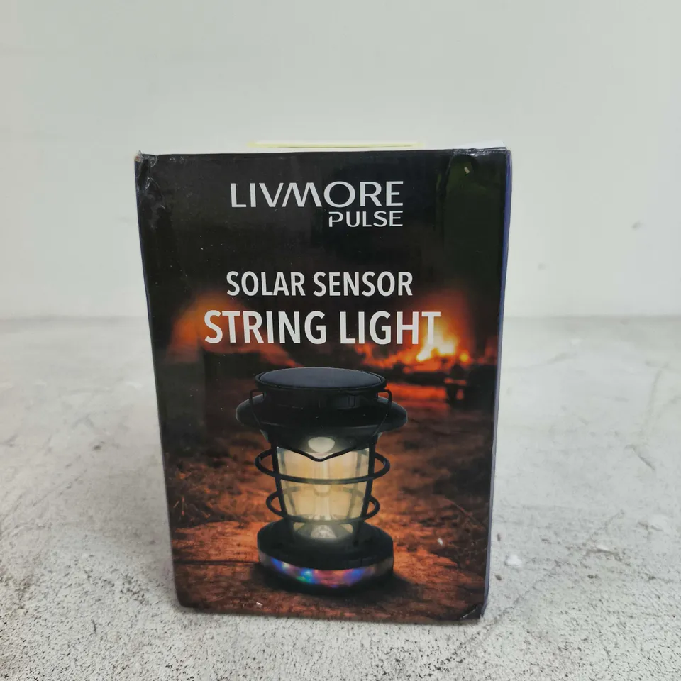 BOX OF APPROXIMATELY 10 ASSORTED ITEMS INCLUDING LIVMORE PULSE SOLAR SENSOR STRING LIGHT, BUG ZAPPER LANTERN AND RETRO ARCADE BASKETBALL GAME
