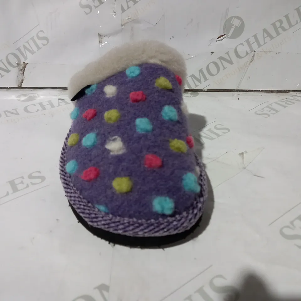 BOXED PAIR OF MOSHULU MULTICOLOURED SLIP ON SLIPPERS UK SIZE 3