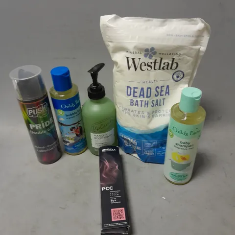 APPROXIMATELY 20 ASSORTED HEALTH & BEAUTY ITEMS TO INCLUDE - CHILD'S FARM BUBBLE BATH, WESTLAB BATH SALTS AND UPCIRCLE HAND WASH