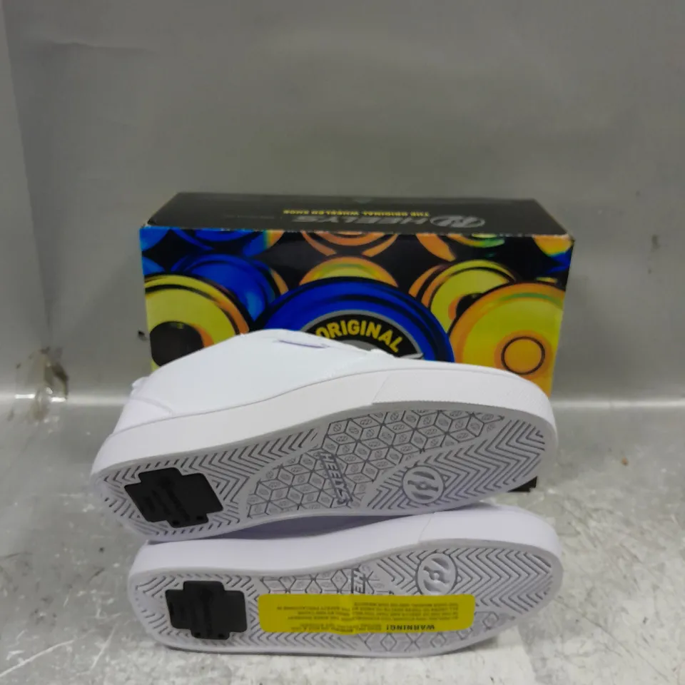 BOXED PAIR OF HEELYS PRO 20 TRIPLE WHITE UK 3 