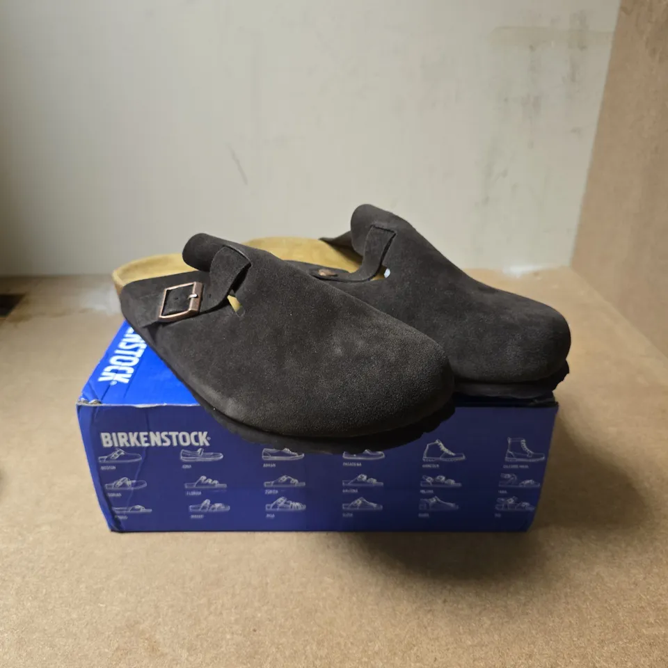BIRKENSTOCK BOSTON BS MOCHA – BLACK SUEDE SLIP-ON CLOG, UK 9.5