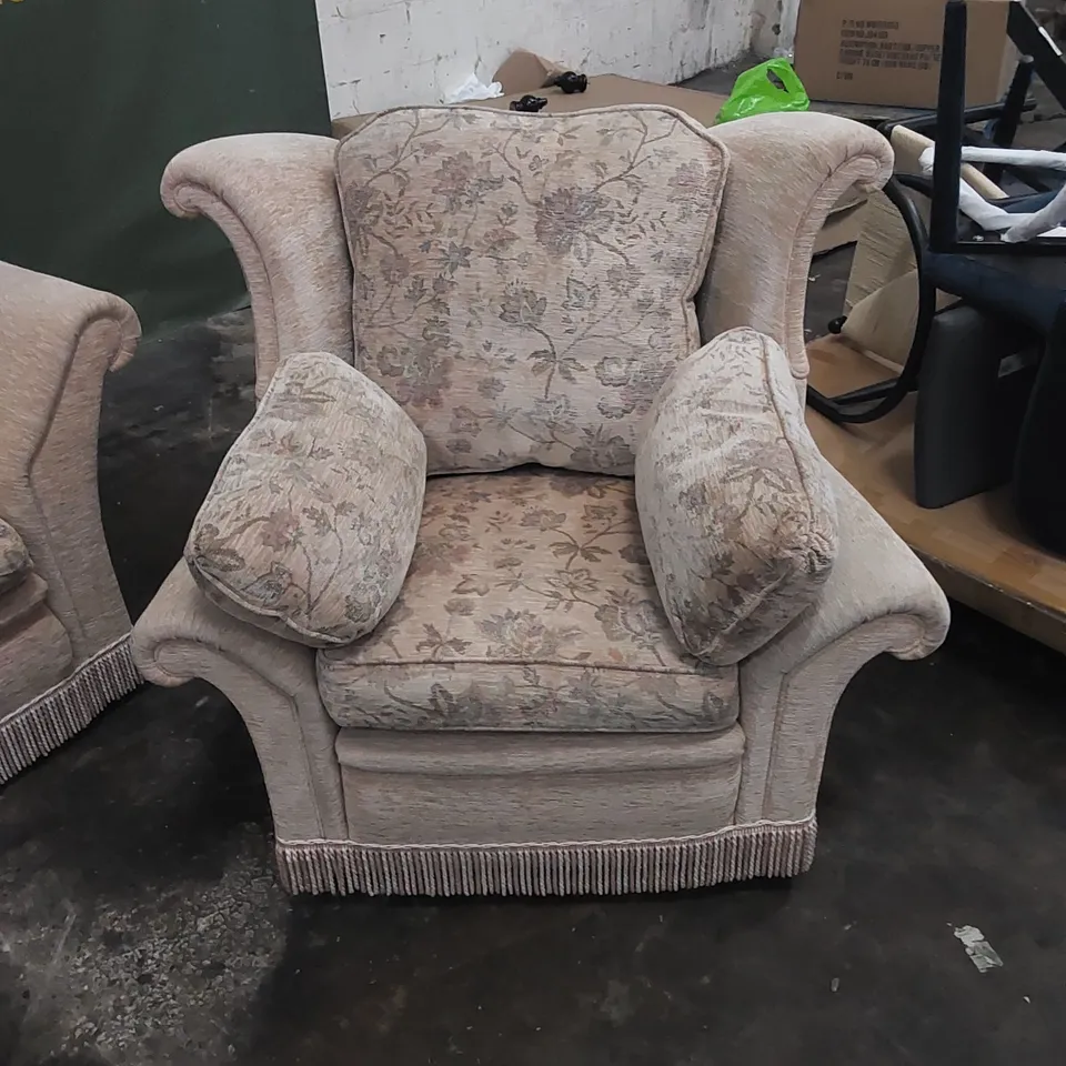 TRADITIONAL 3-PIECE LINING ROOM SOFA SET, INCLUDING UPHOLSTERED FABRIC 3-SEATER SOFA WITH MATCHING ARMCHAIRS 