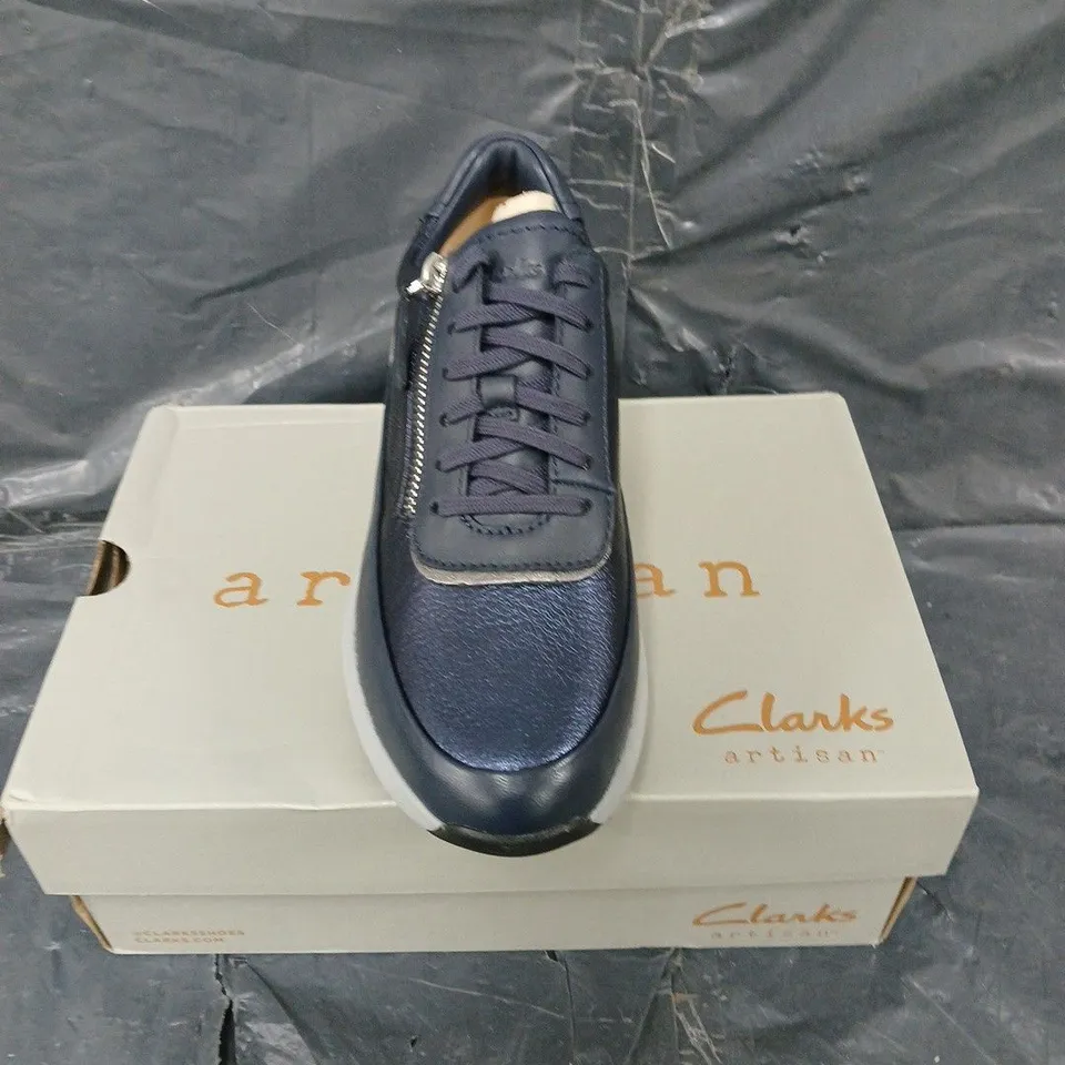 BOXED PAIR OF CLANKS ARTISAN TIVOLI ZIP NAVY COMBI UK 5.5