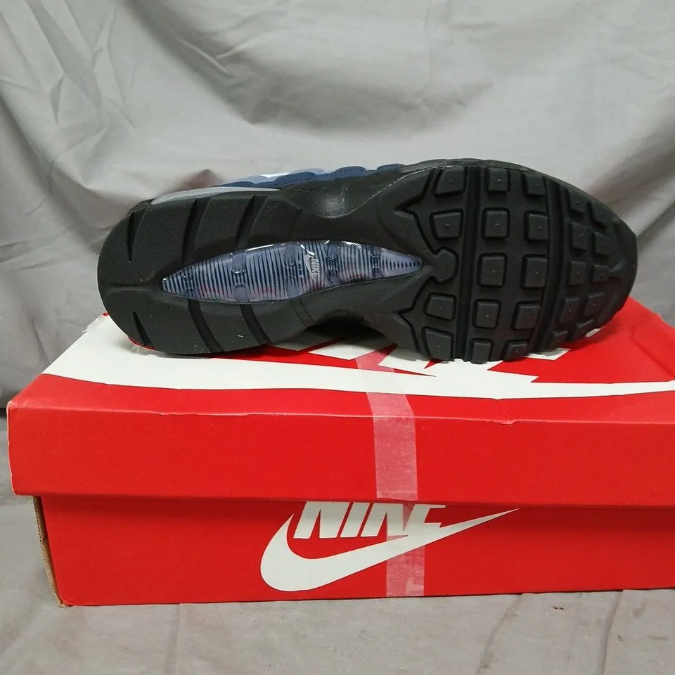 BOXED PAIR OF NIKE AIR MAX 95 TRAINERS – NAVY/BLUE - SIZE 8.5