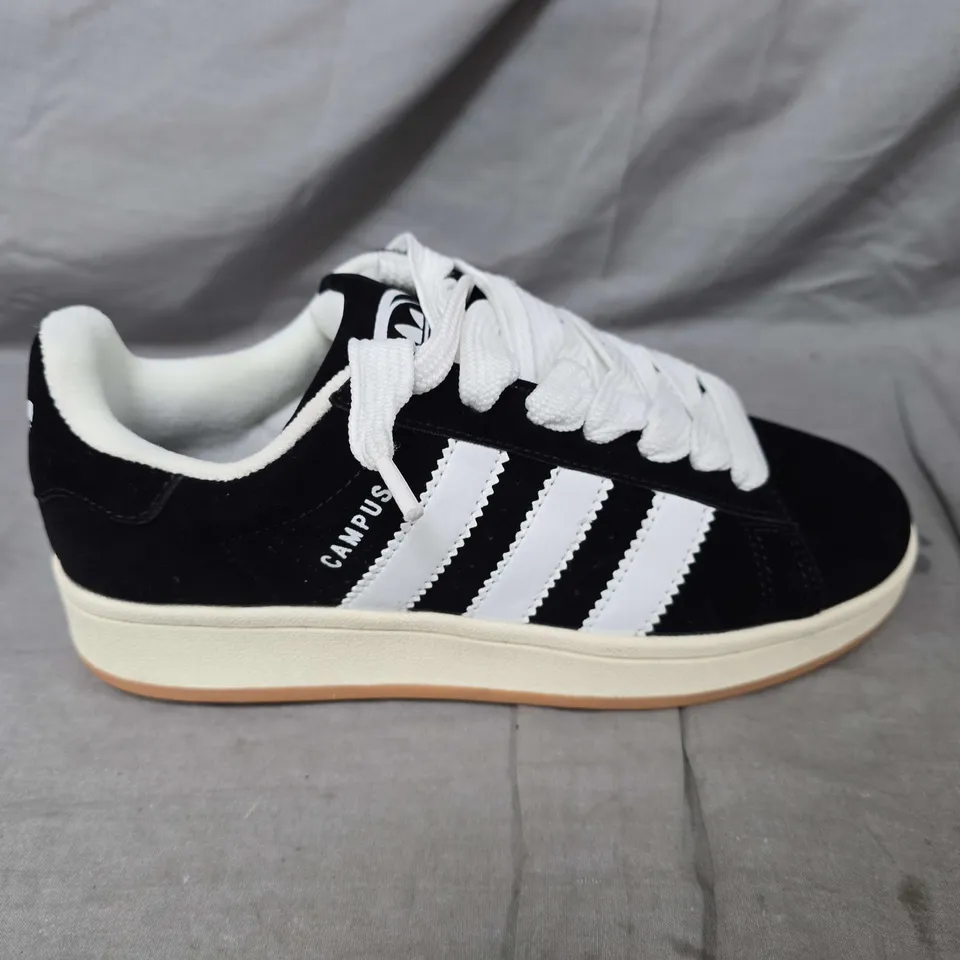 UNBOXED PAIR OF ADIDAS CAMPUS TRAINERS IN BLACK - UK 5