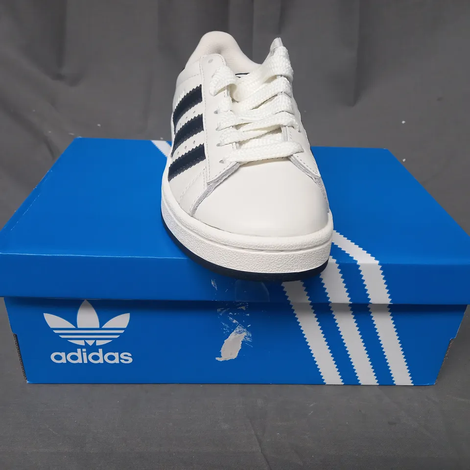 BOXED PAIR OF ADIDAS CAMPUS 00S SHOES IN WHITE/BLACK UK SIZE 4.5
