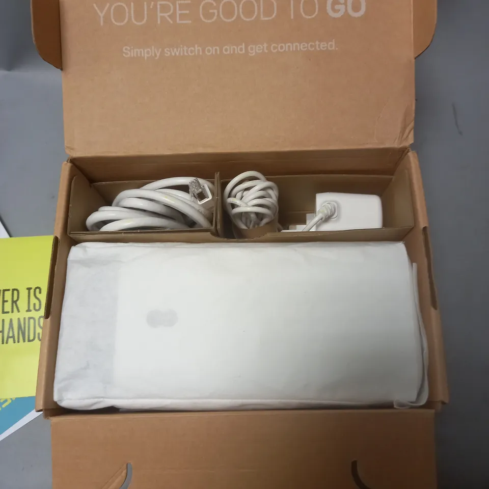 BOXED EE SMART 5G HUB 