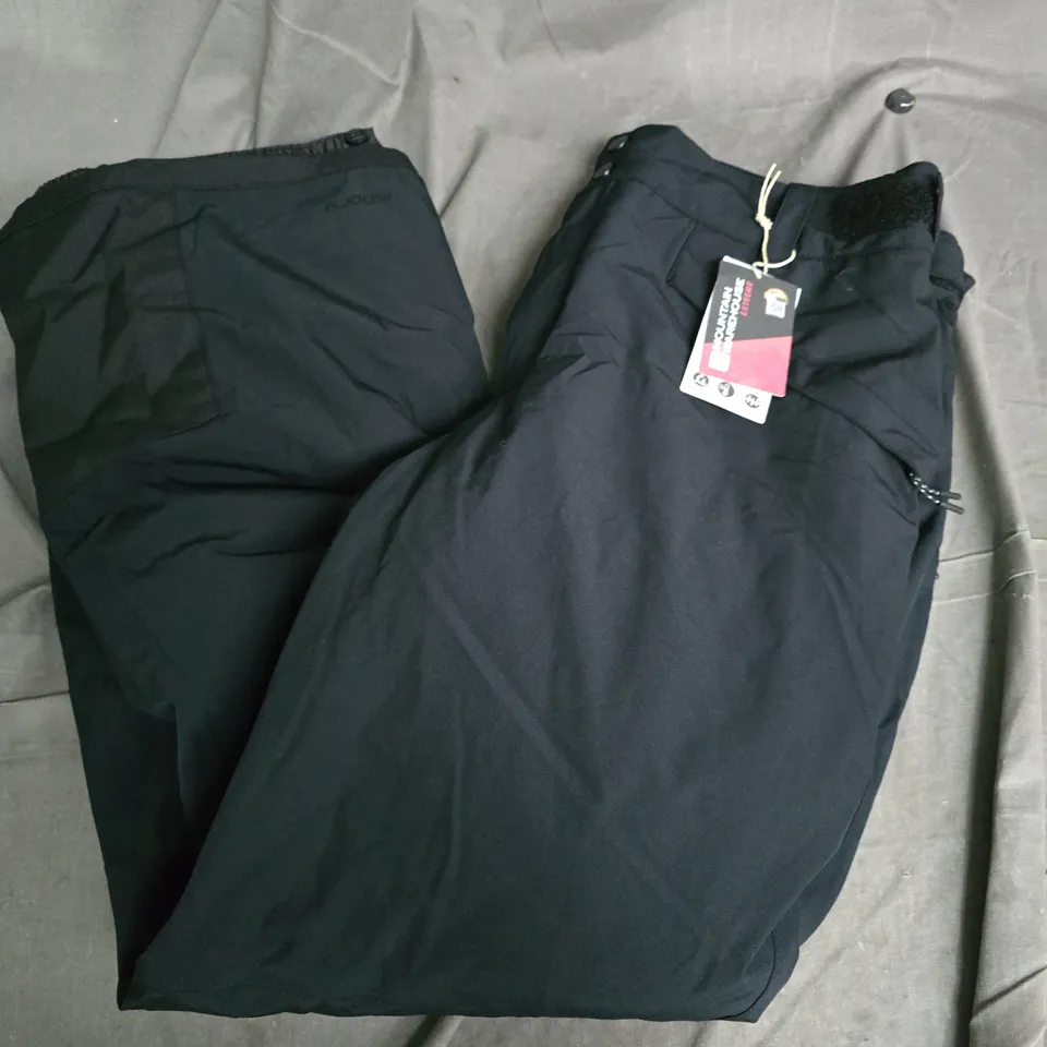MOUNTAIN WAREHOUSE ORBIT II EXTREME 4 WAY STRETCH SHORT SKI PANTS IN CARBON - LARGE
