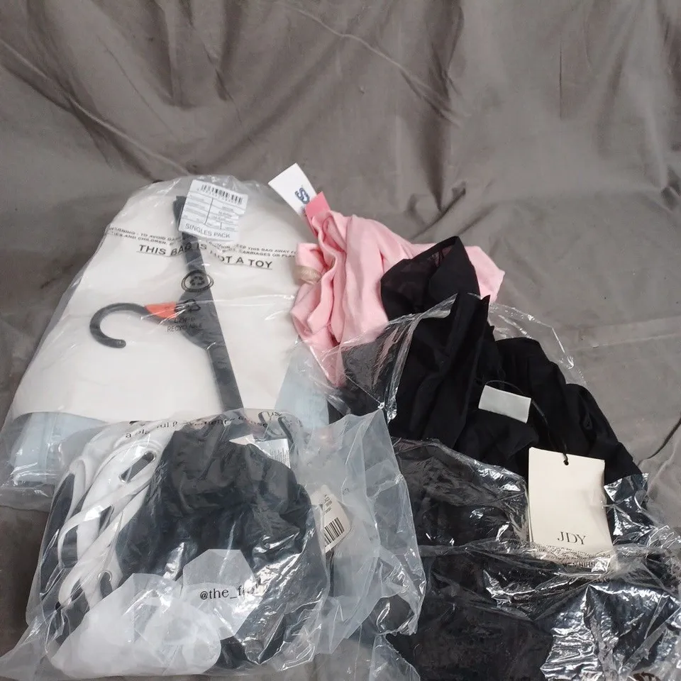 LARGE BOX OF APPROXIMATELY 20 ASSORTED CLOTHING ITEMS IN VARIOUS SIZES, STYLES AND COLOURS