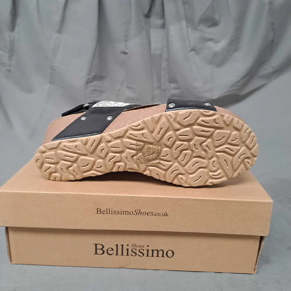 BOXED PAIR OF BELLISSIMO LADIES WEDGE SANDALS SIZE 7