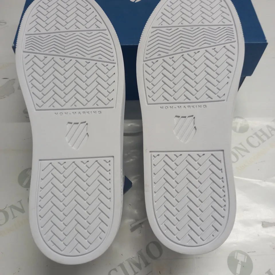 BOXED PAIR OF K-SWISS OF COURT FRASCO 2 TRAINERS IN WHITE - UK 4