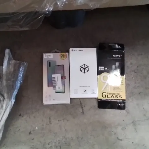 PALLET CONTAINING A LARGE QUANTITY OF PHONE CASES,SCREEN PROTECTORS 