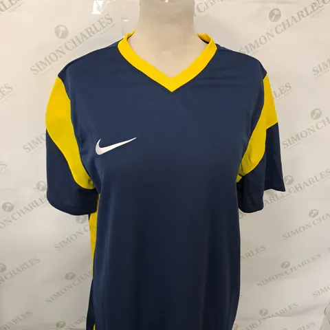 NIKE DRI-FIT T-SHIRT SIZE L